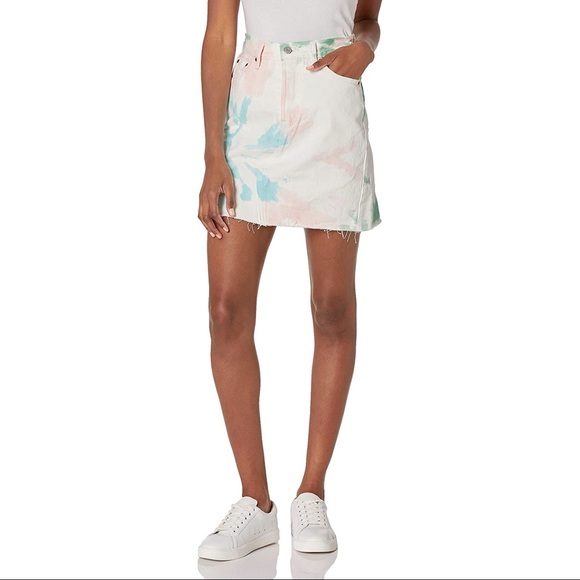 Levi’s High-Rise Deconstructed Denim Skirt in “Young Blood”, size 26 - Picture 11 of 11